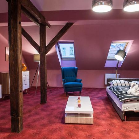 Spacious And Quiet Attic Flat In Centre Прага Экстерьер фото
