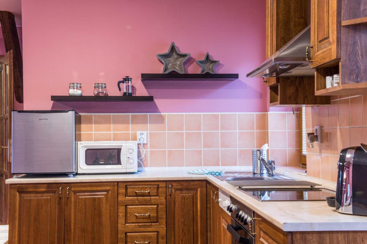 Spacious And Quiet Attic Flat In Centre Прага Экстерьер фото