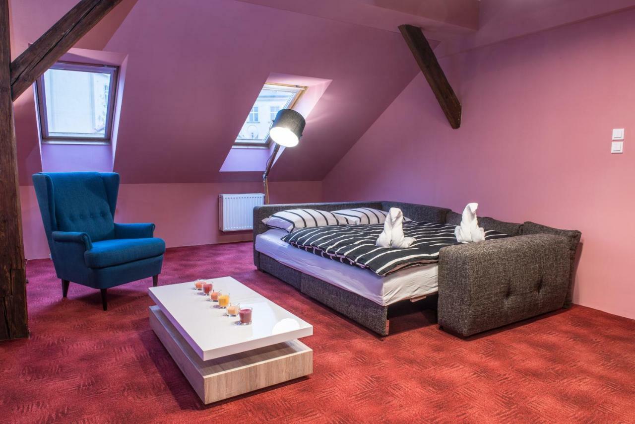 Spacious And Quiet Attic Flat In Centre Прага Экстерьер фото